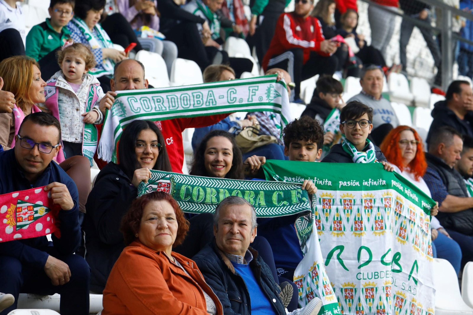 Aficionados del Córdoba CF en El Arcángel. Aficionados del Córdoba CF en El Arcángel.