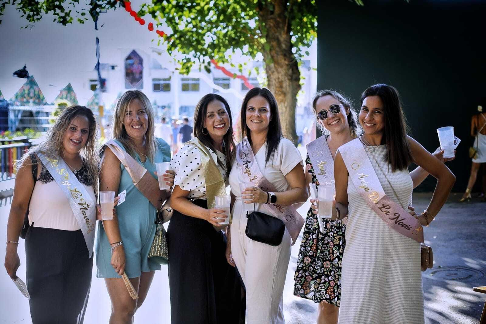 Búscate en las imágenes del Día de la Mujer de la Feria del Carmen de San Fernando