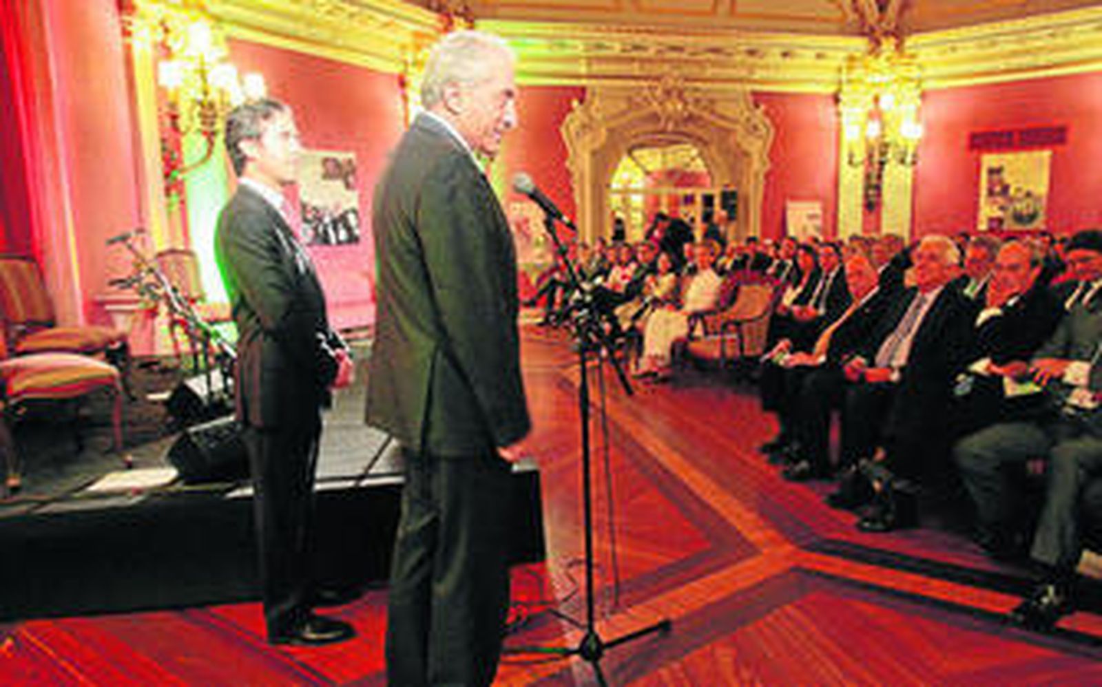 Un momento del acto en el Consulado de Portugal