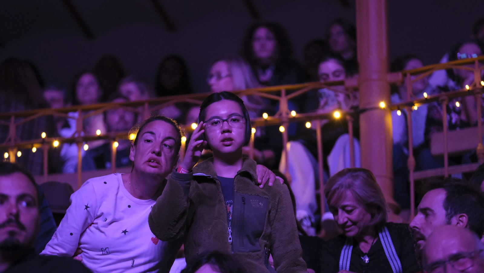 David Bisbal enamora a su Almería en el inicio de la gira 'Todo es Posible en Navidad', en fotografías