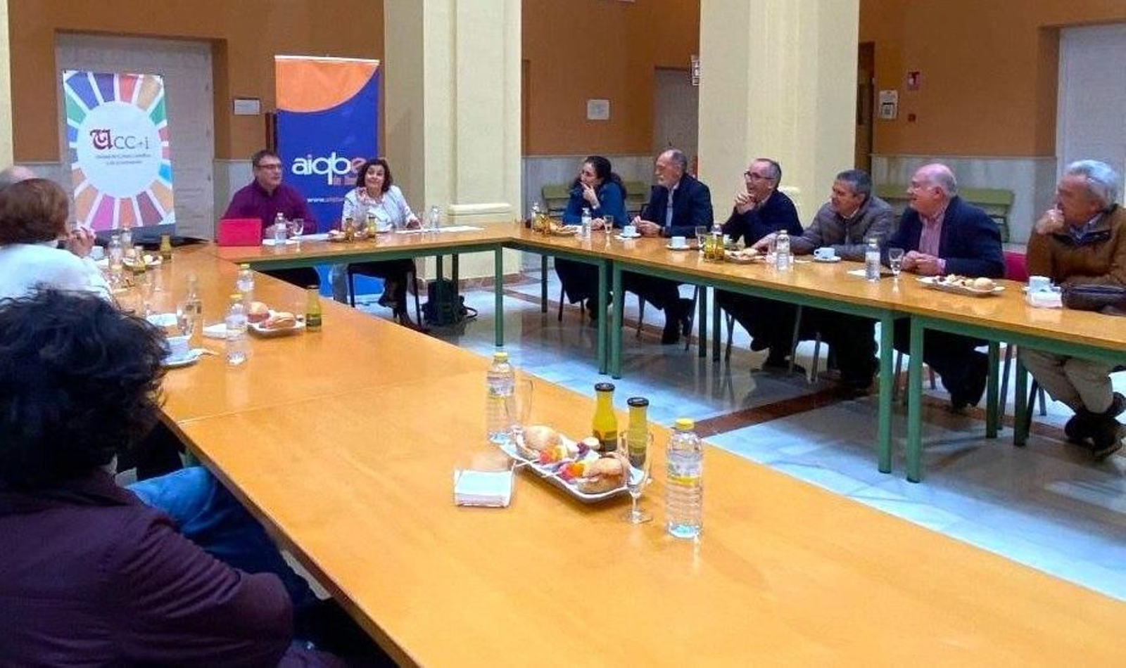 Uno de los encuentros de saber abierto en la UHU.