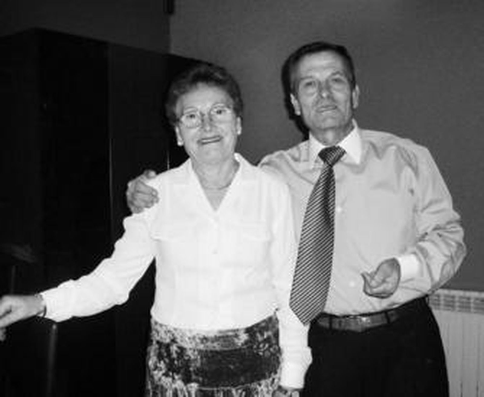 Rafael Rebollar Paredes posa con su esposa en una fotografía cedida por la familia.