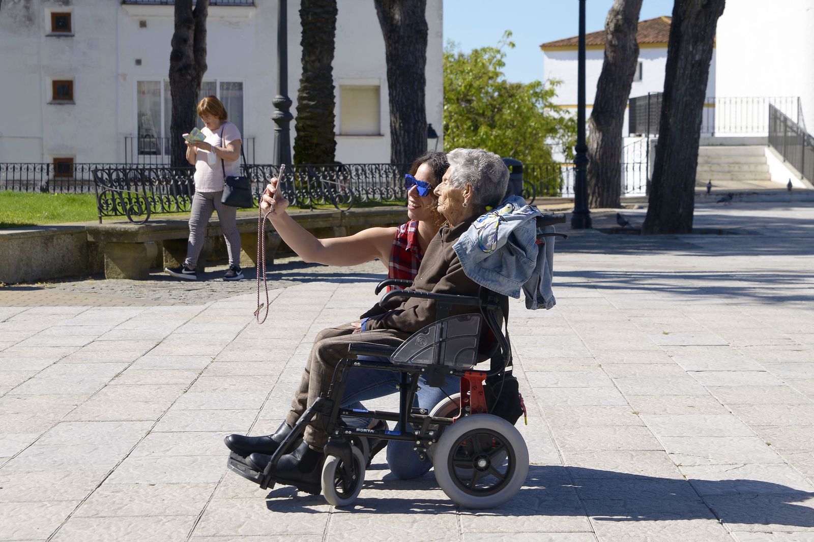 Fotos de sanroqueños saliendo a la calle a pasear y hacer deporte