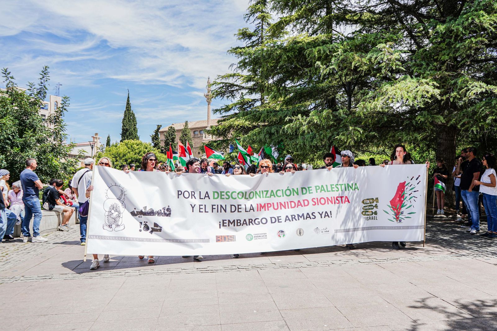 Las mejores imágenes de la manifestación contra el comercio de armas y relaciones con Israel en Granada