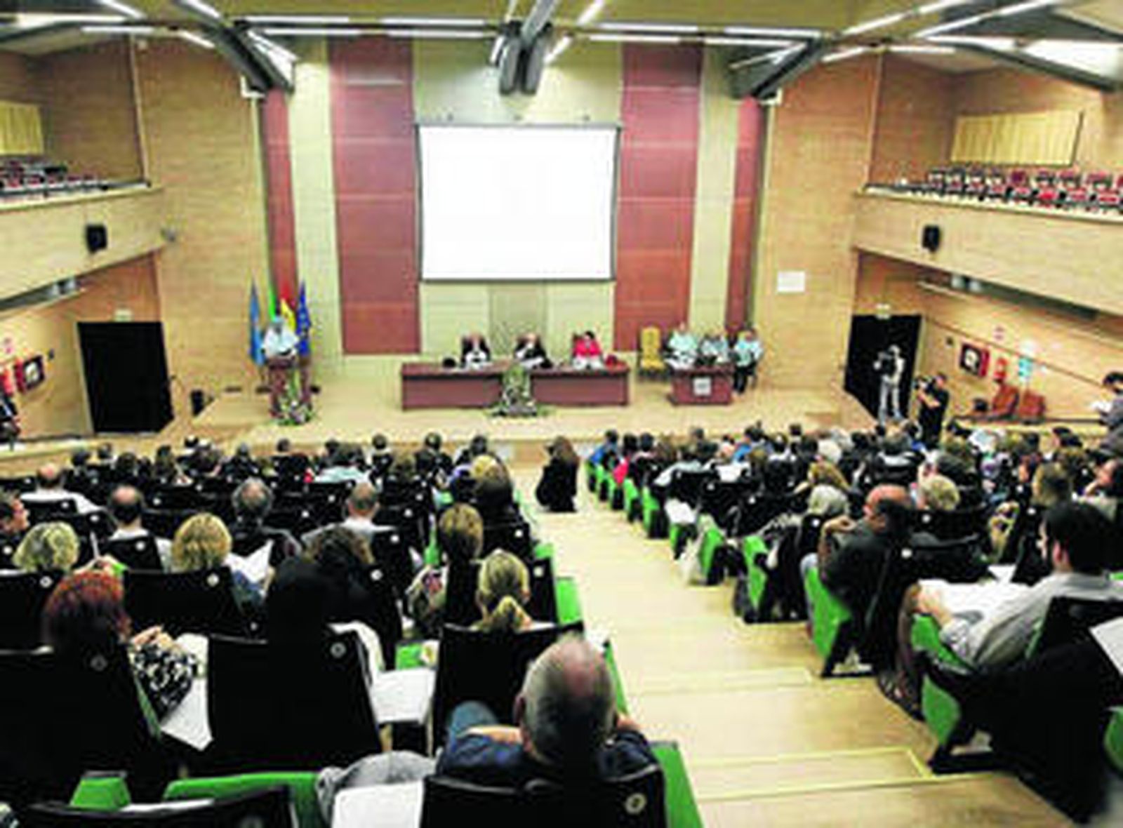 El Auditorio acogió el solemne acto de investidura.
