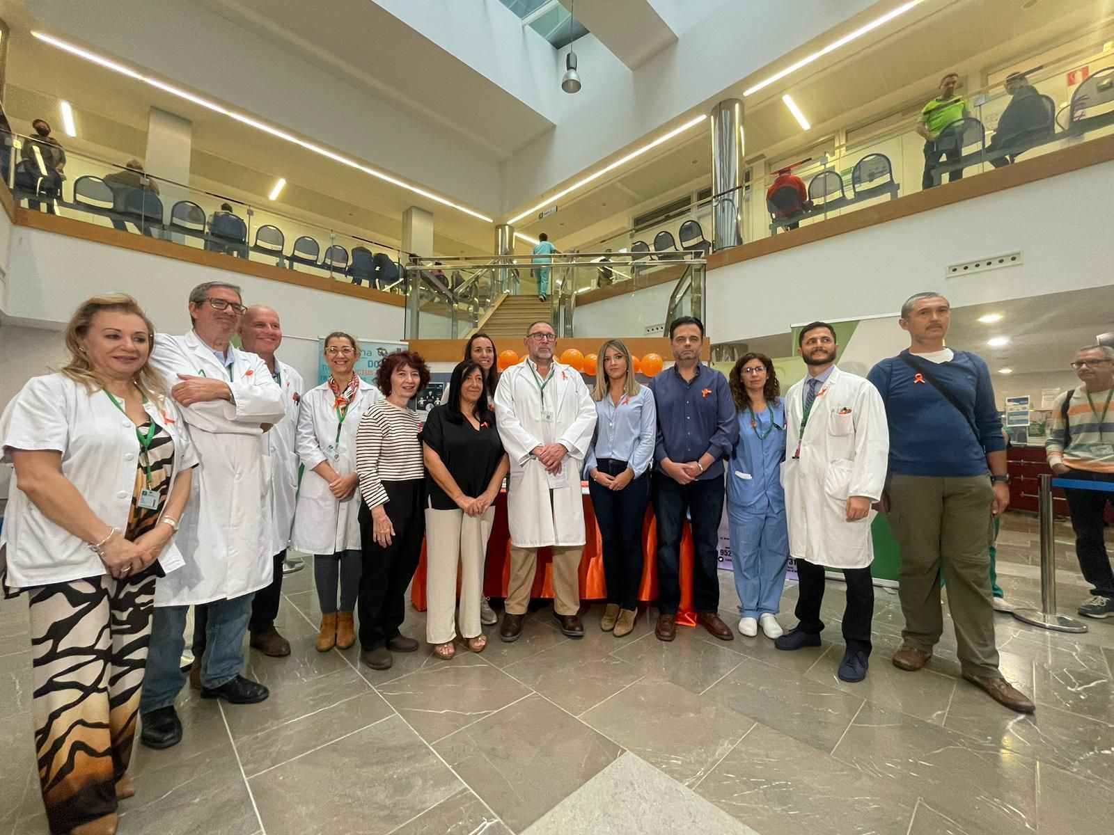 Profesionales y pacientes participantes en las actividades por el Día del Ictus en el Clínico de Málaga. Profesionales y pacientes participantes en las actividades por el Día del Ictus en el Clínico de Málaga.