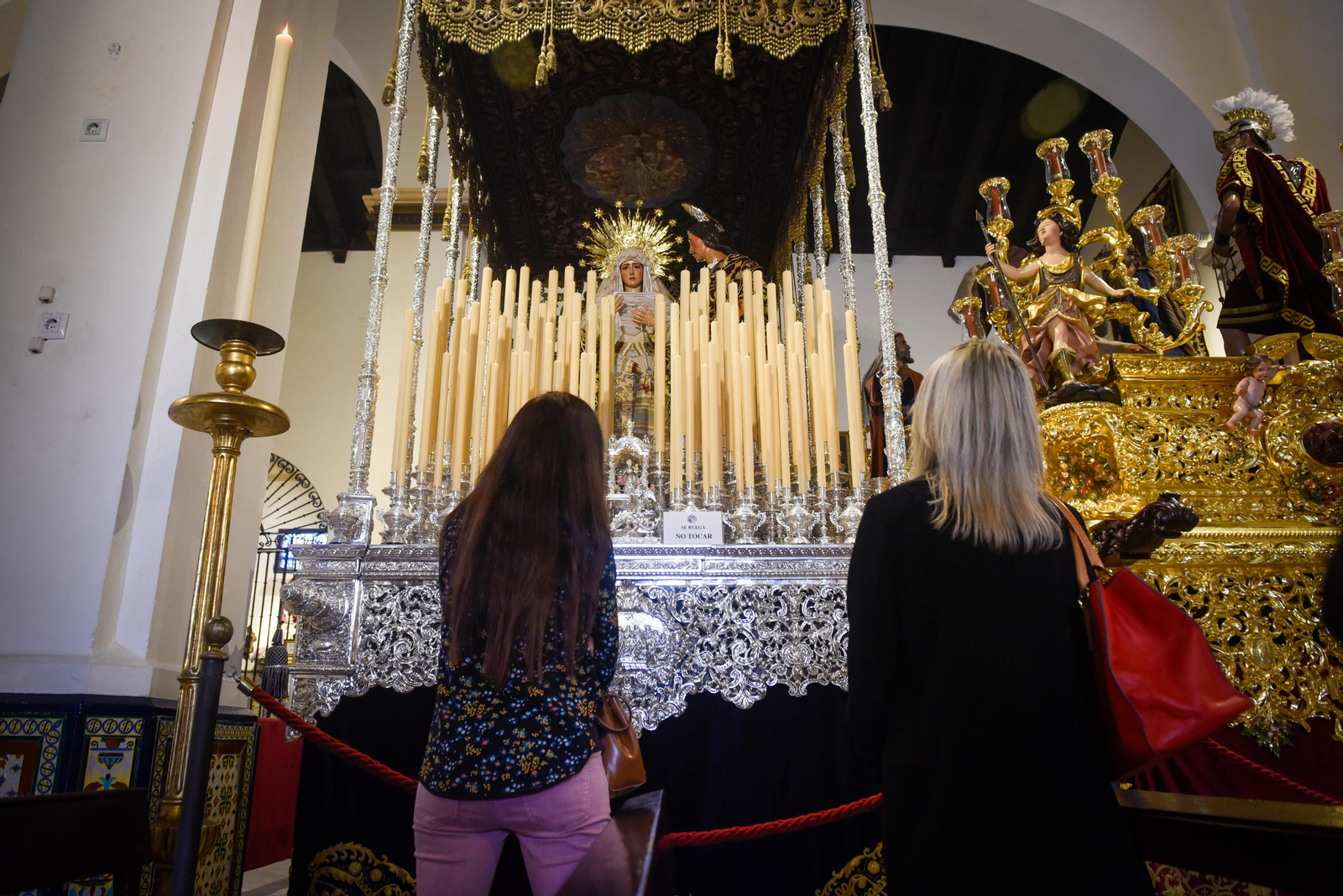 Fotografías de la Virgen del Dulce Nombre en su paso vestida como hace 100 años