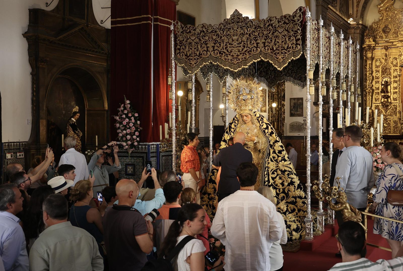Besamanos de la Virgen de la Amargura