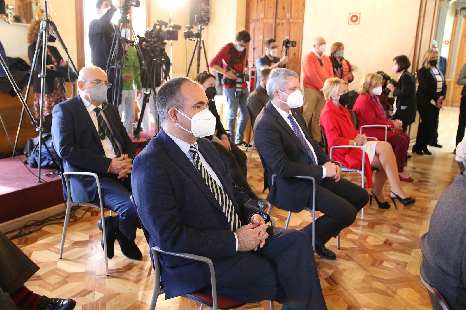 Fotogalería de la entrega de banderas por el Día de Andalucía