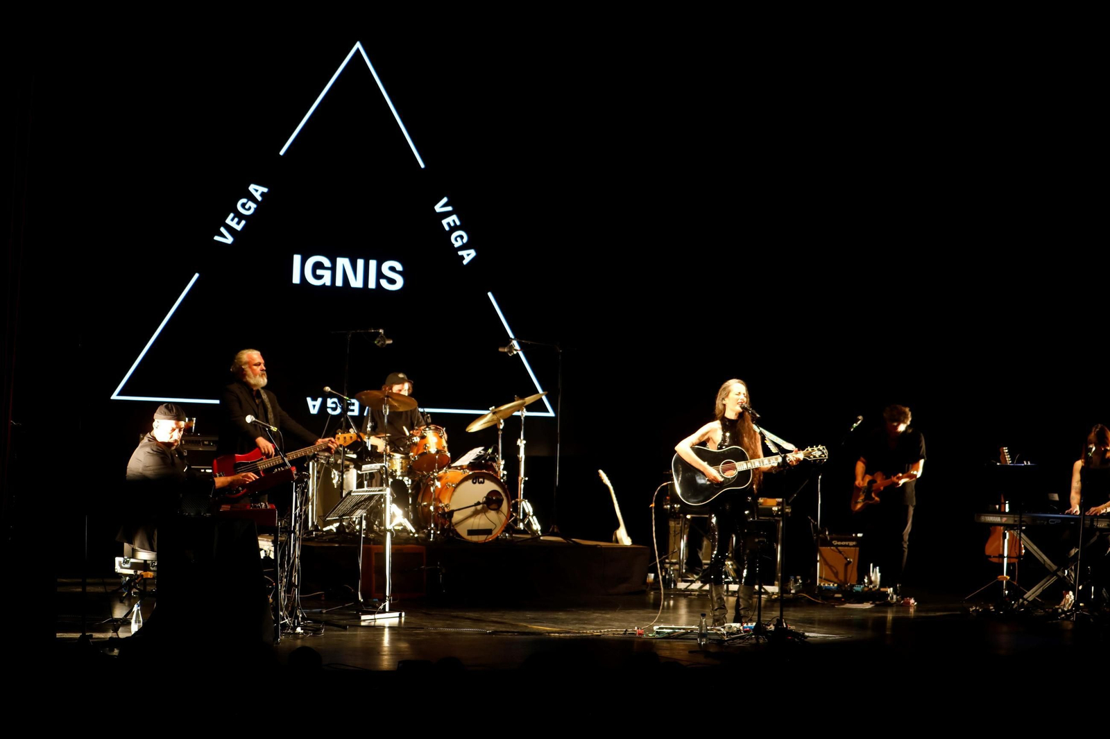 Las mejores imágenes del concierto de Vega en el Festival de la Guitarra de Córdoba