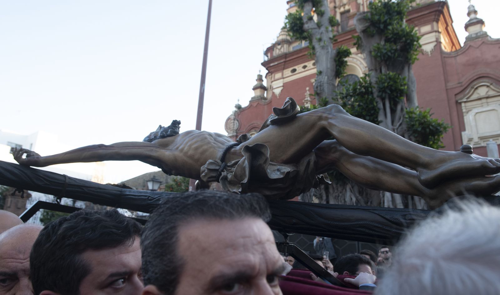 Imágenes del Vía crucis extraordinario del Cachorro por las calles de Triana