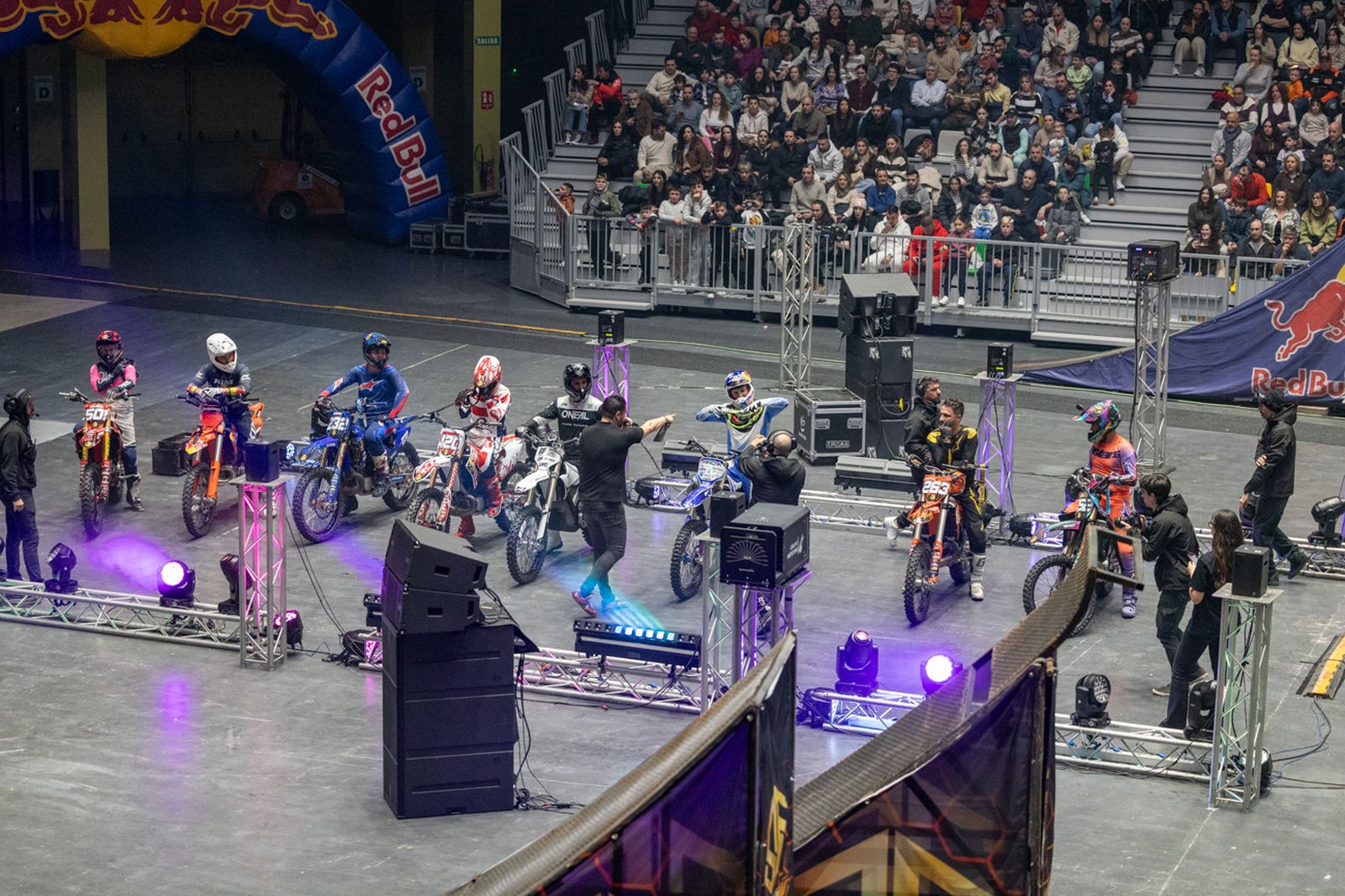En imágenes: el Olivo Arena vibra con piruetas y motor en estado puro en el Soloflow Freestyle (1)