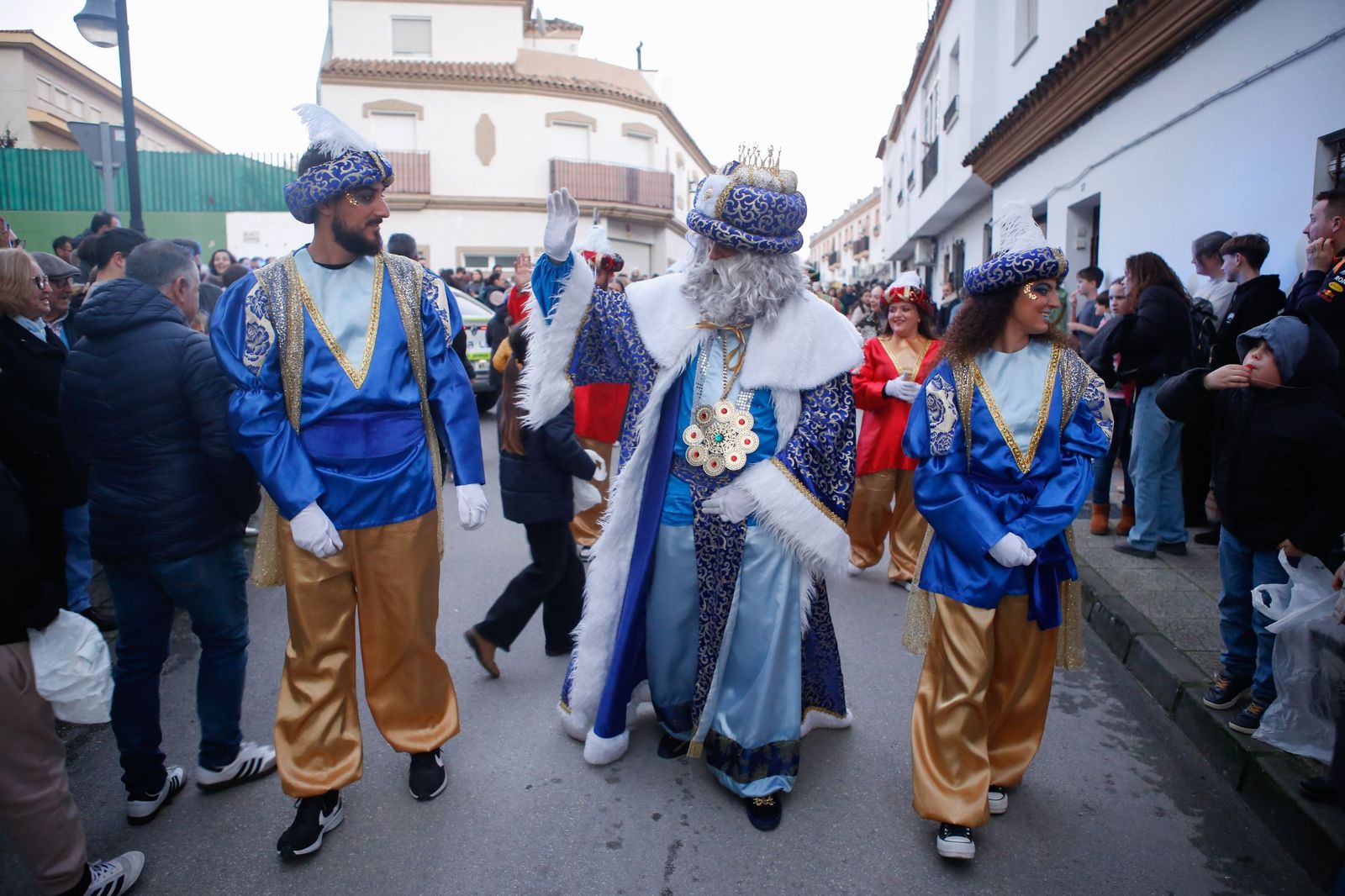 Búscate en las fotos de la cabalgata de Reyes Magos 2026 en Los Barrios