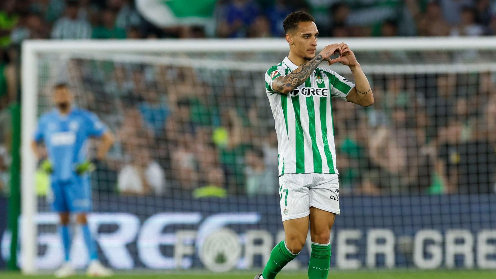 Antony celebra su gol ante el Betis en su último partido en el Benito Villamarín