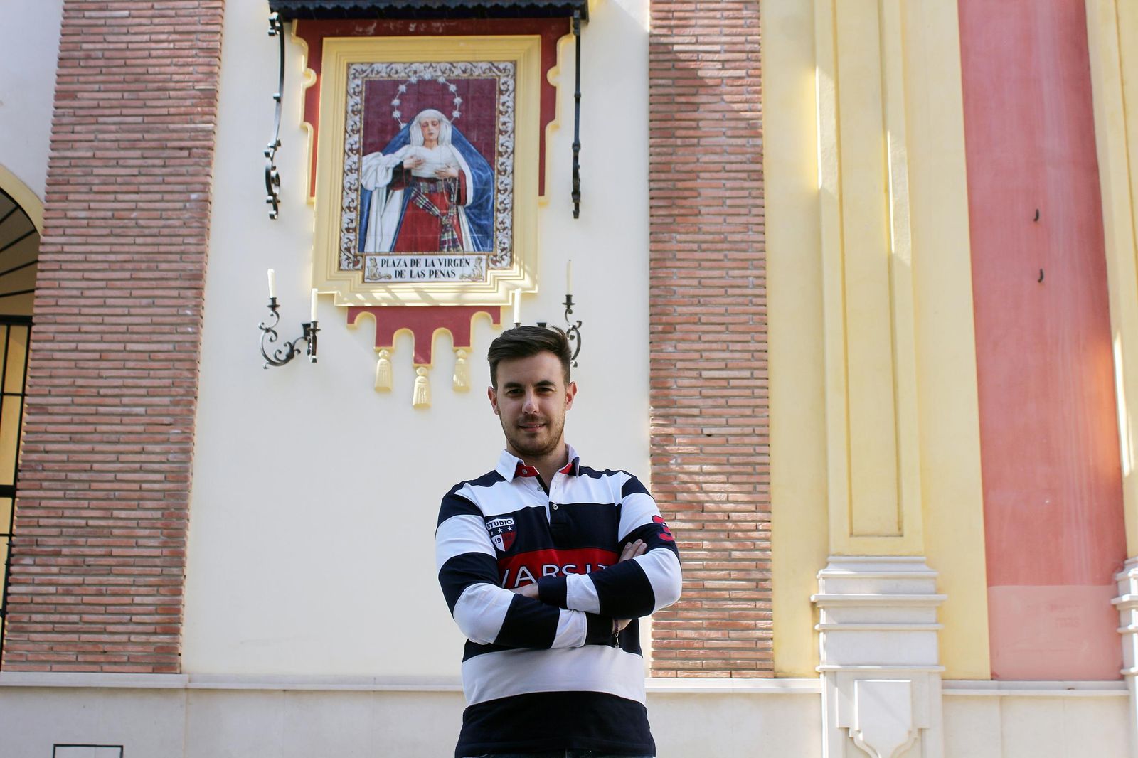 Adrián García Mayenco, ante el oratorio de Santa María Reina.