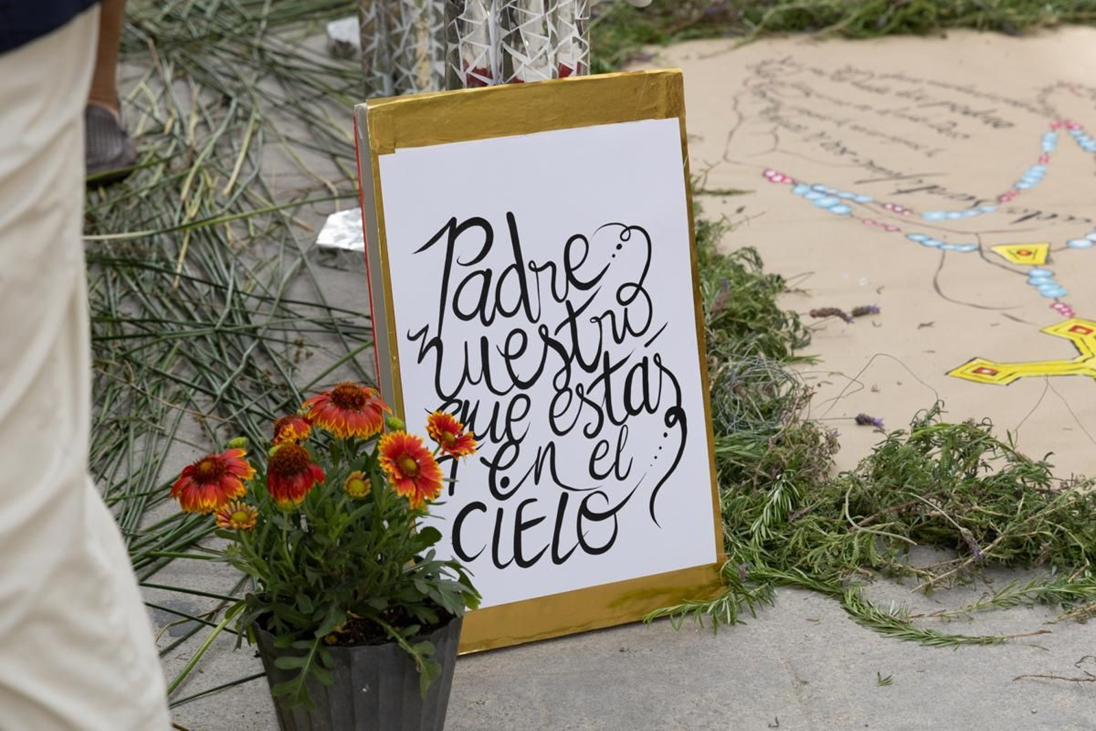 Los vecinos de Villardompardo exponen las obras de su Corpus un año más, en imágenes