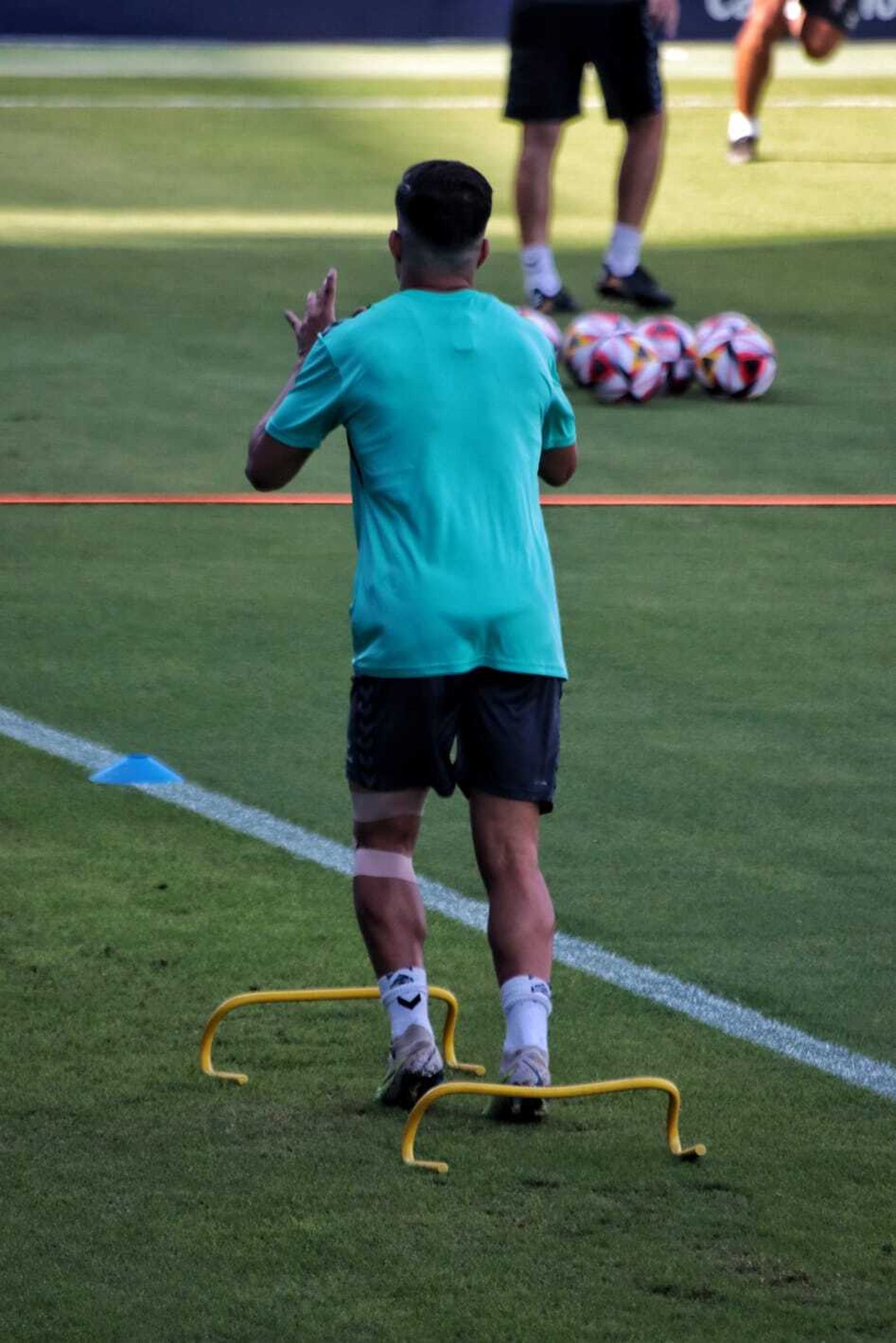 La sesión del Málaga CF antes de partir hacia Castellón, en imágenes