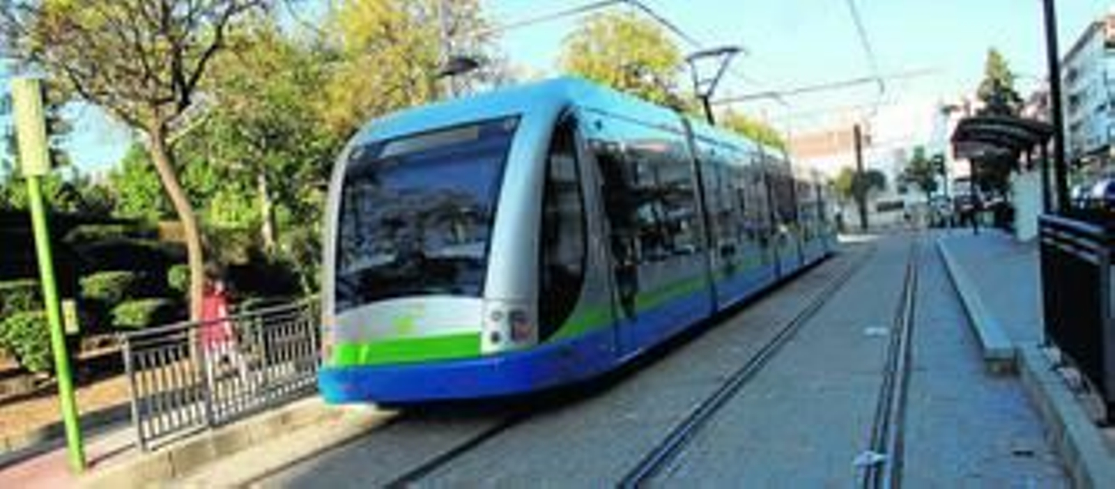 El tranvía, en pleno recorrido.