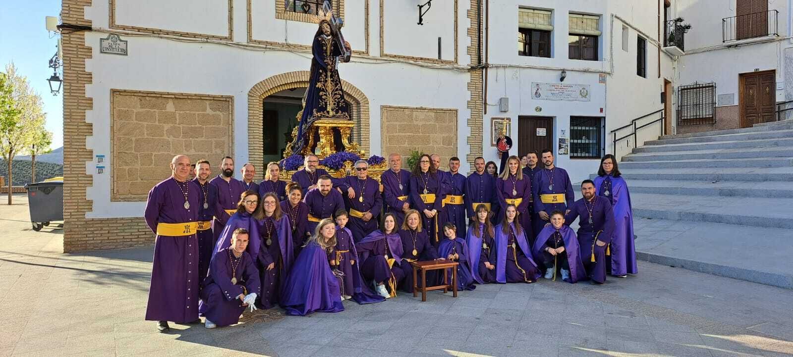 Viernes Santo en Iznájar: la procesión del Calvario, en imágenes