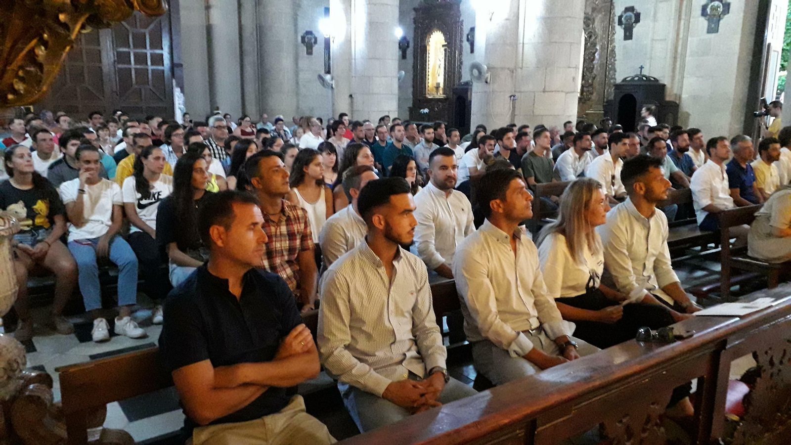 Fotogalería de la ofrenda floral de la UDA a la Virgen del Mar