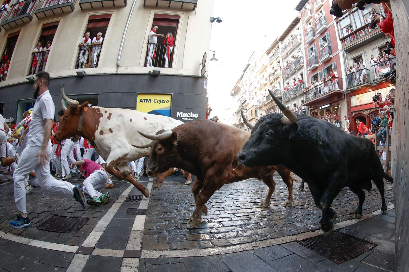 La bravura de Tarifa se hace notar en Pamplona: tres heridos en un encierro con toros de La Palmosilla