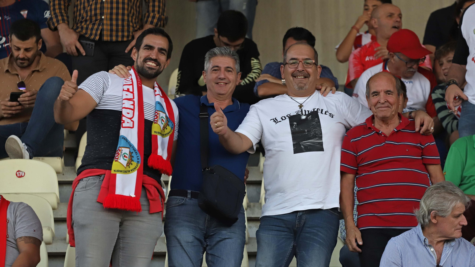 Fotos de la afición en el Nuevo Mirador