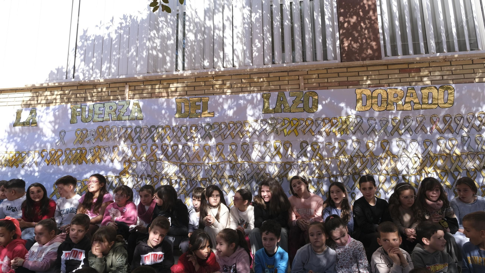 Día Internacional Contra el Cáncer Infantil en el CEIP 28 de Febrero, en imágenes