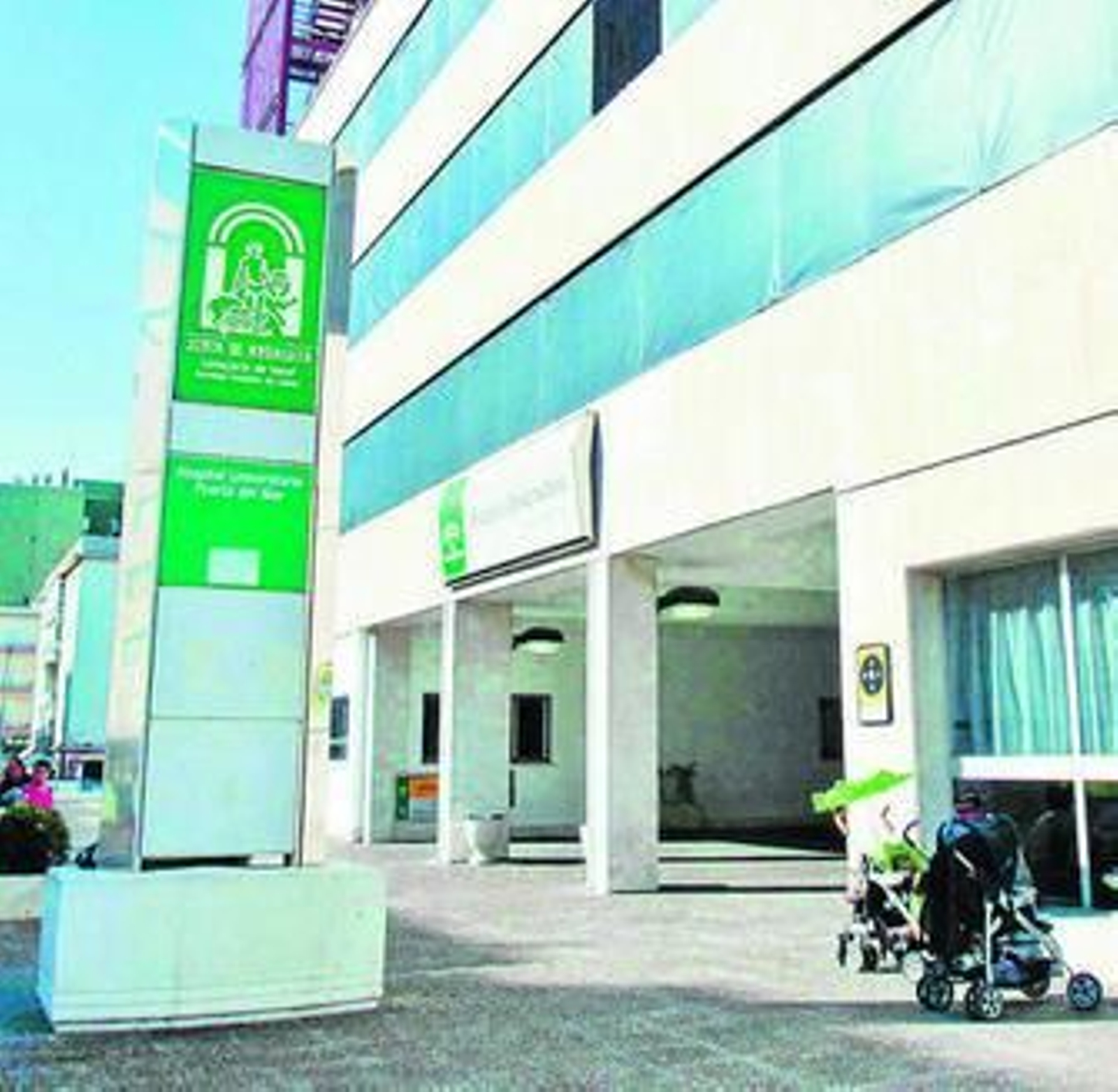 Acceso principal al actual hospital en la principal avenida de la capital.