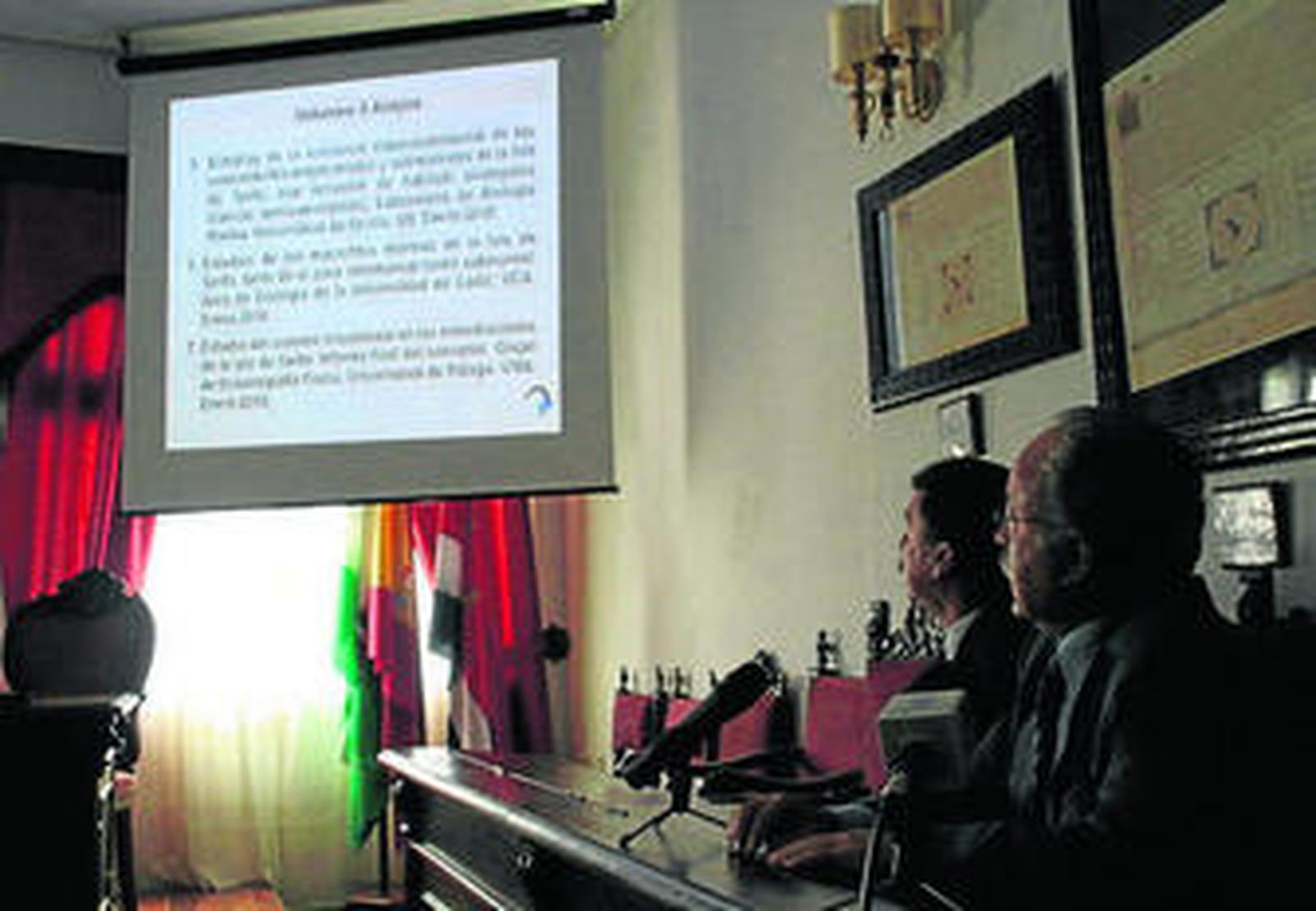 Morón expone el nuevo proyecto de ampliación del puerto, junto a Manella.