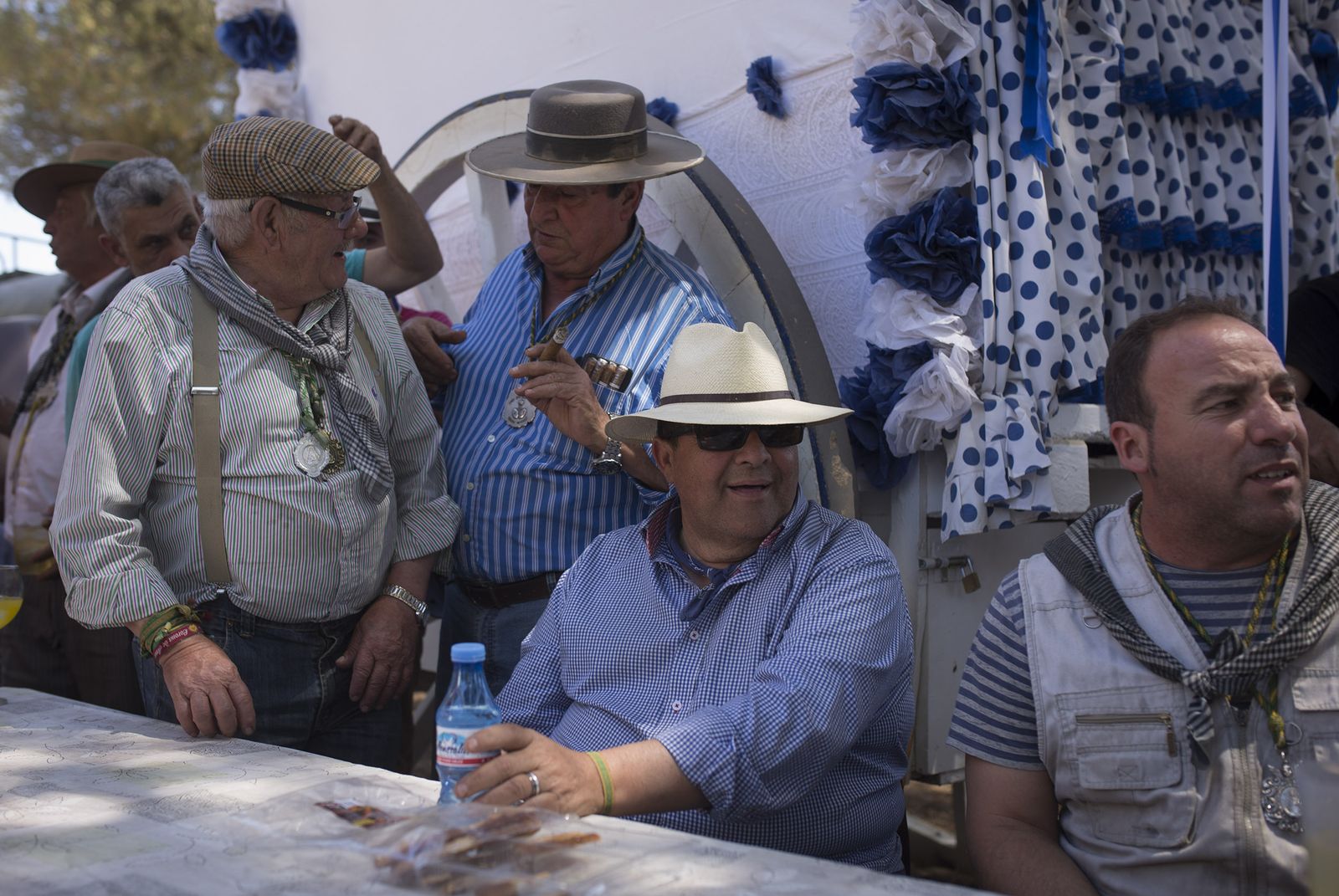 El paso de hermandades del Rocío por la Raya Real