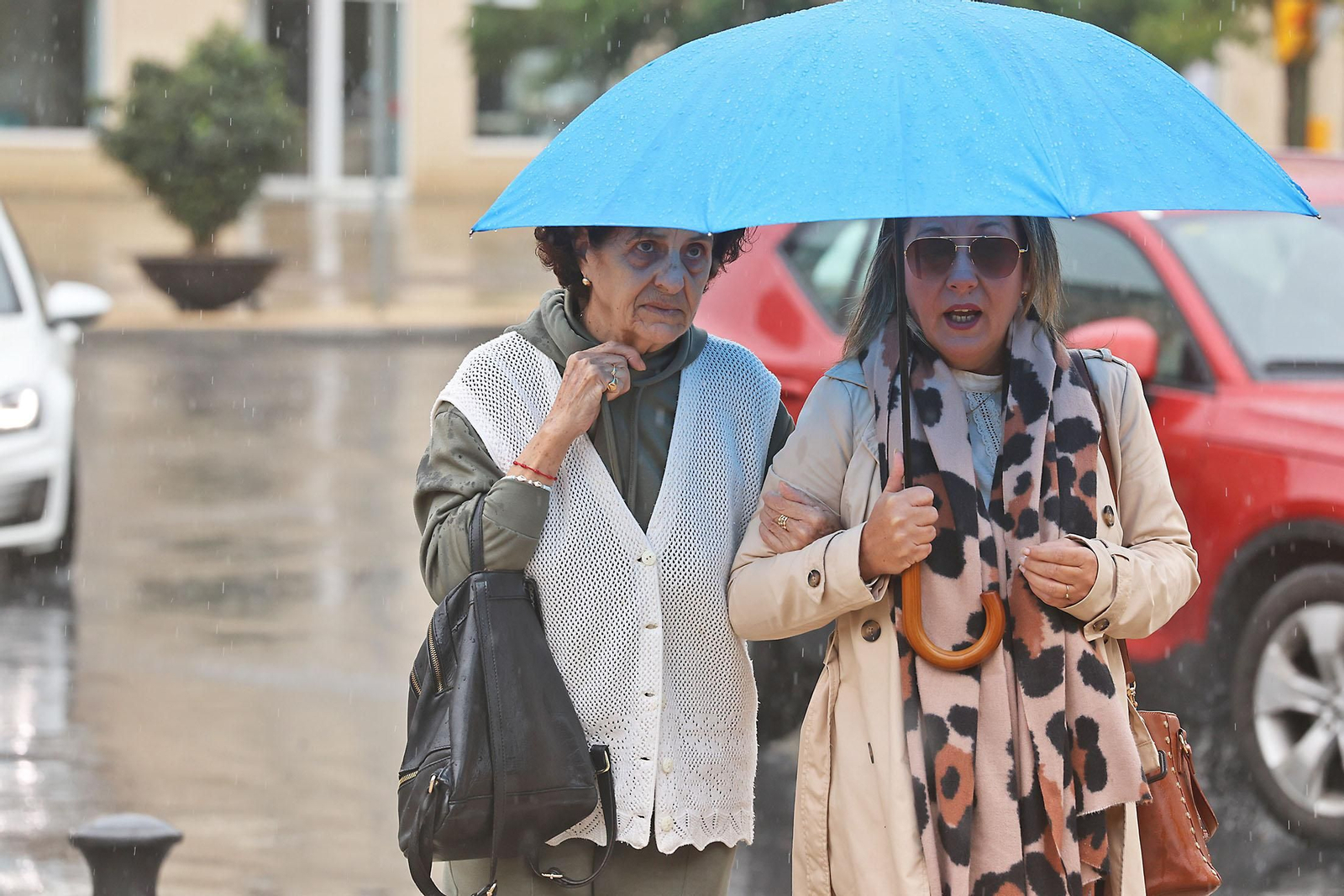Imágenes de la lluviosa mañana de sábado en Huelva