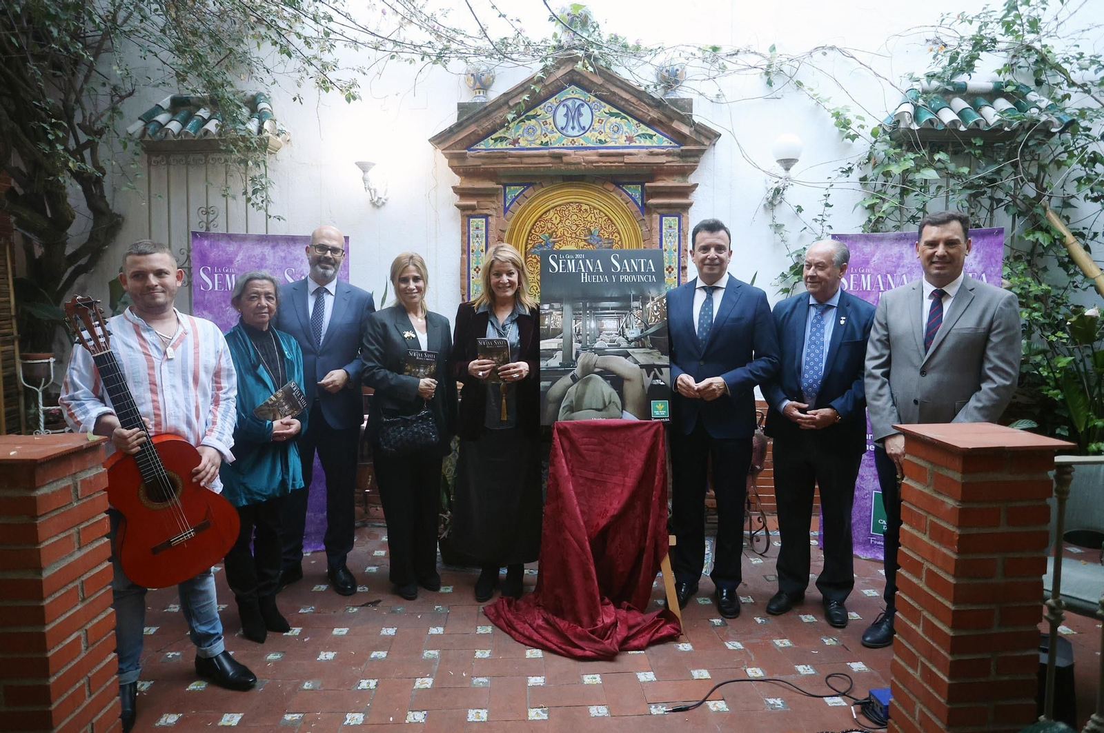 Imágenes de la presentación de "La Guía de Semana Santa de Huelva y Provincia" de Huelva Información