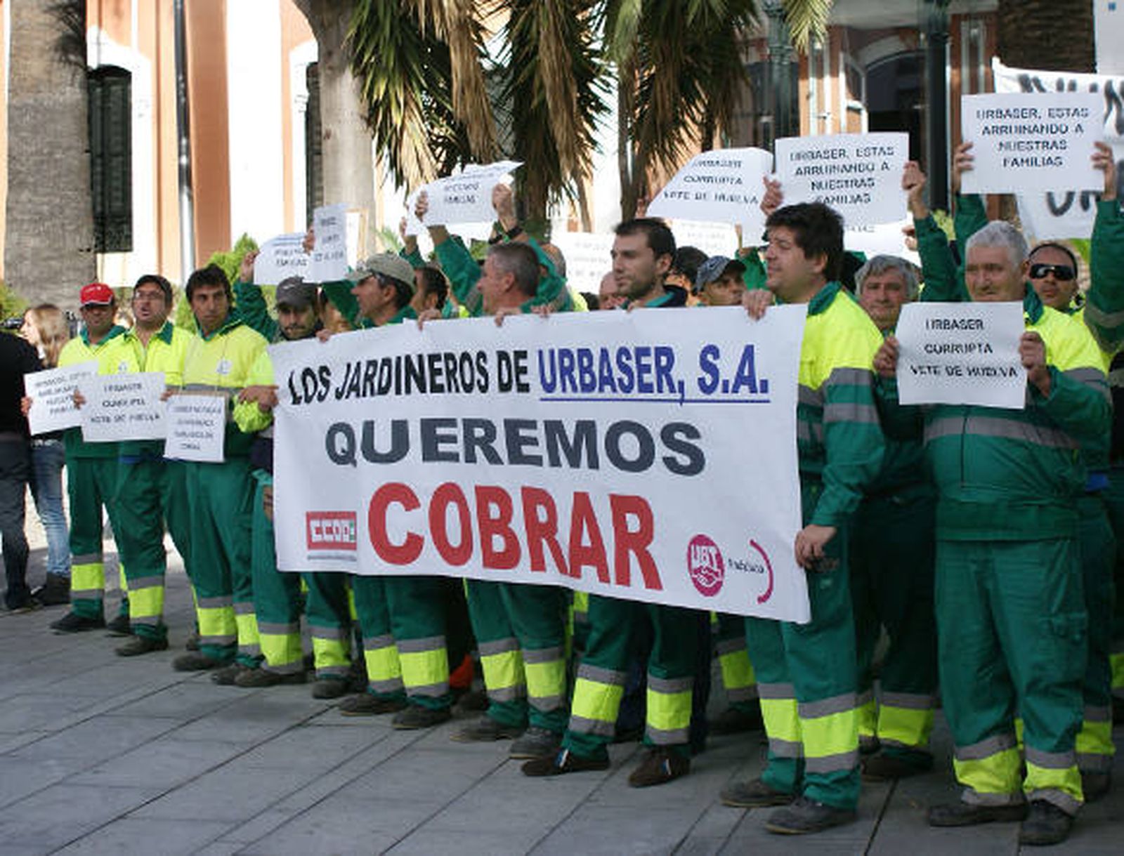 Trabajadores de Urbaser piden al Ayuntamiento explicaciones sobre el impago de sus salarios