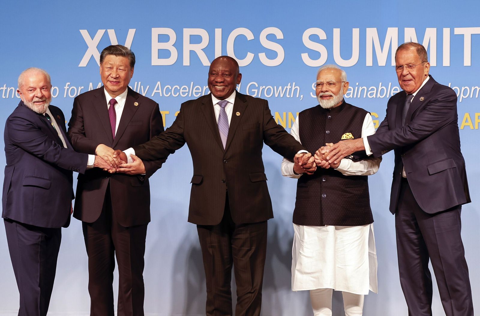 Los líderes de los BRICS: Luiz Inacio Lula da Silva, Xi Jinping, Cyril Ramaphosa, Narenda Modi y Sergei Lavrov.