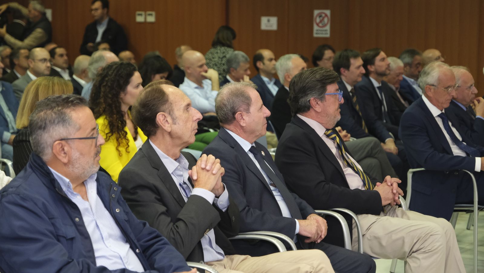 Imágenes de la conferencia de Alfonso Guerra en el Foro Empresarial de Asempal, en Almería