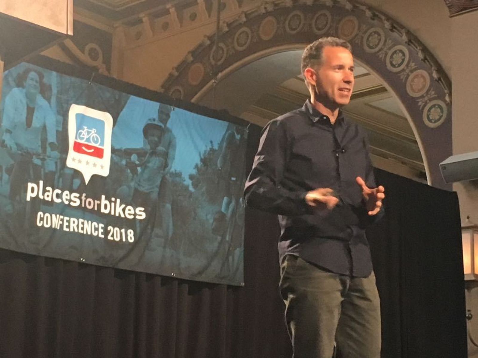 El experto sevillano Manuel Calvo en su intervención en Indianápolis.