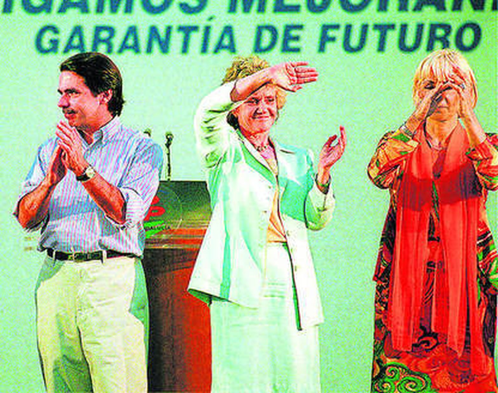 José María Aznar con Soledad Becerril y Teófila Martínez en 1999.