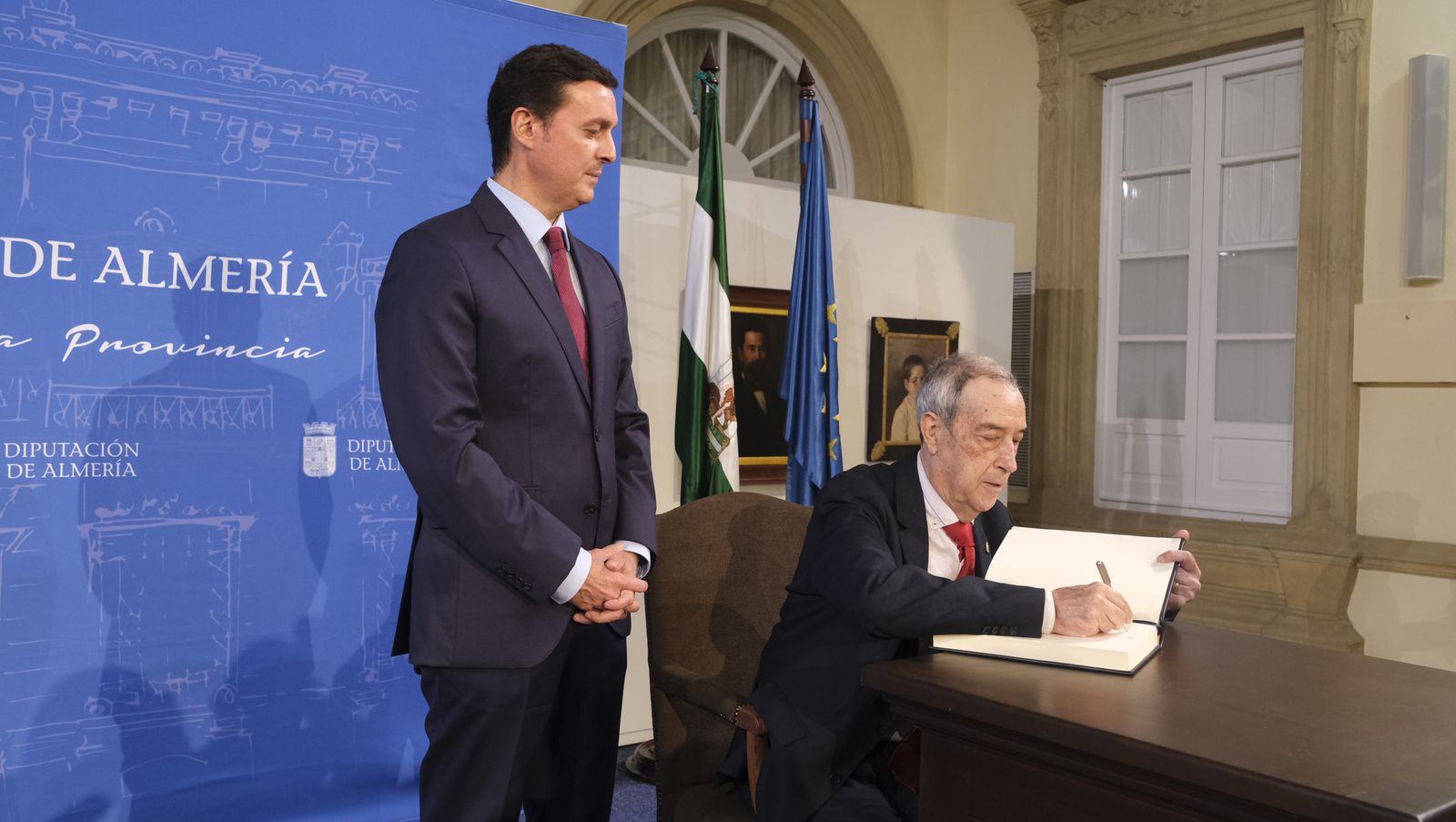 Imágenes de la entrega del Escudo de Oro de la Diputación de Almería a Ambrosio Sánchez