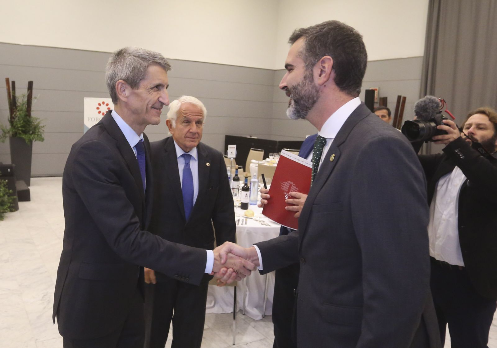 Foro Joly con el consejero de Sostenibilidad, Medio Ambiente y Economía Azul de la Junta de Andalucía en imágenes