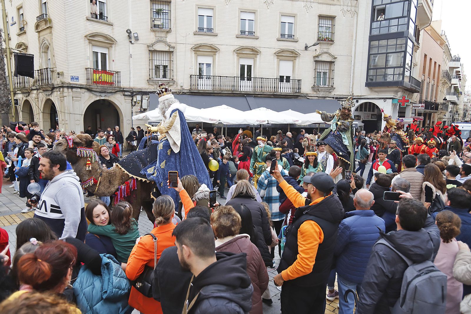 Imágenes de la mágica llegada de los Reyes Magos y la Estrella de la Ilusión a Huelva en barco