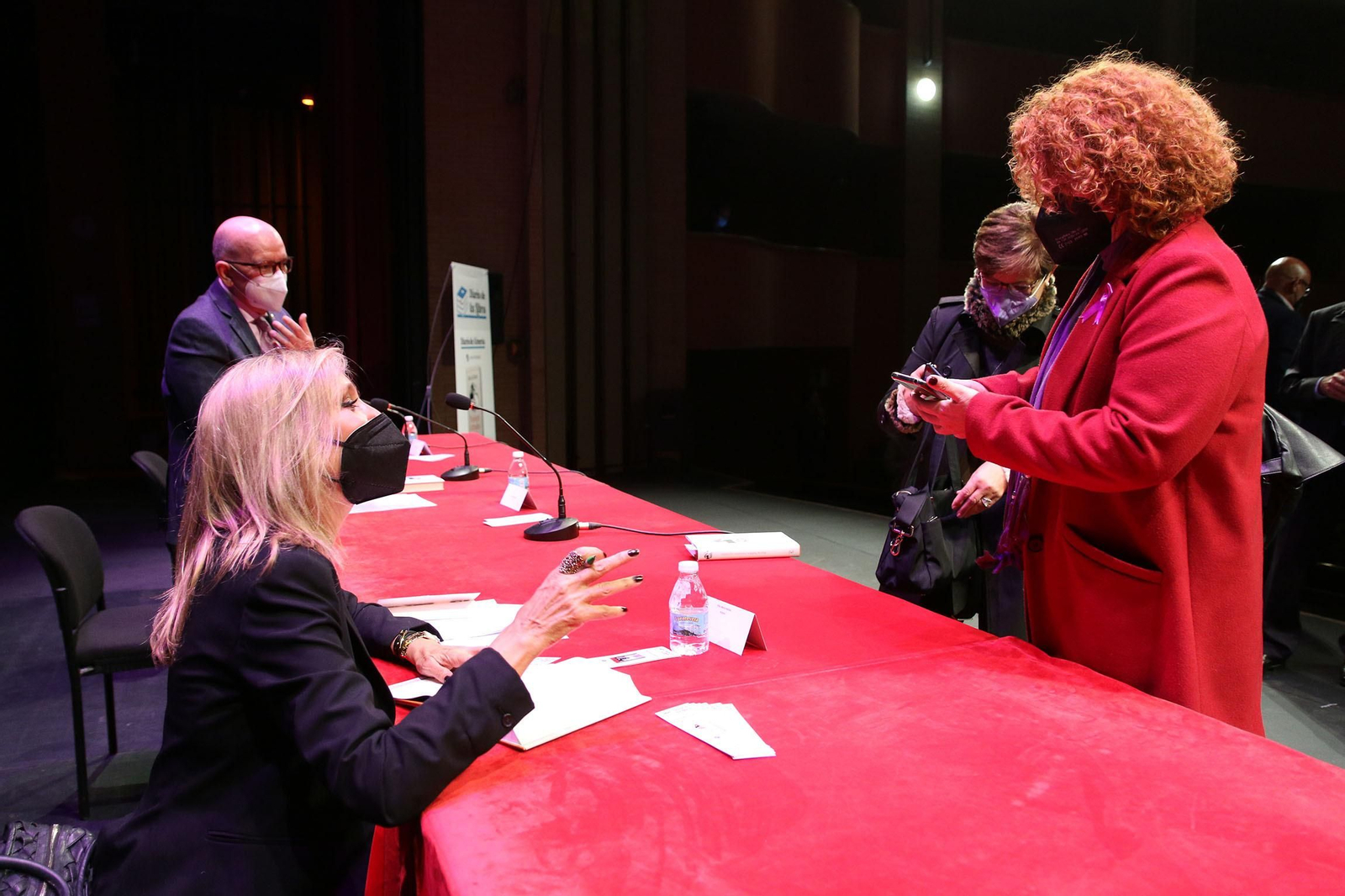 Fotogalería Diario de los Libros, con Marta Robles y su obra 'Pasiones carnales'