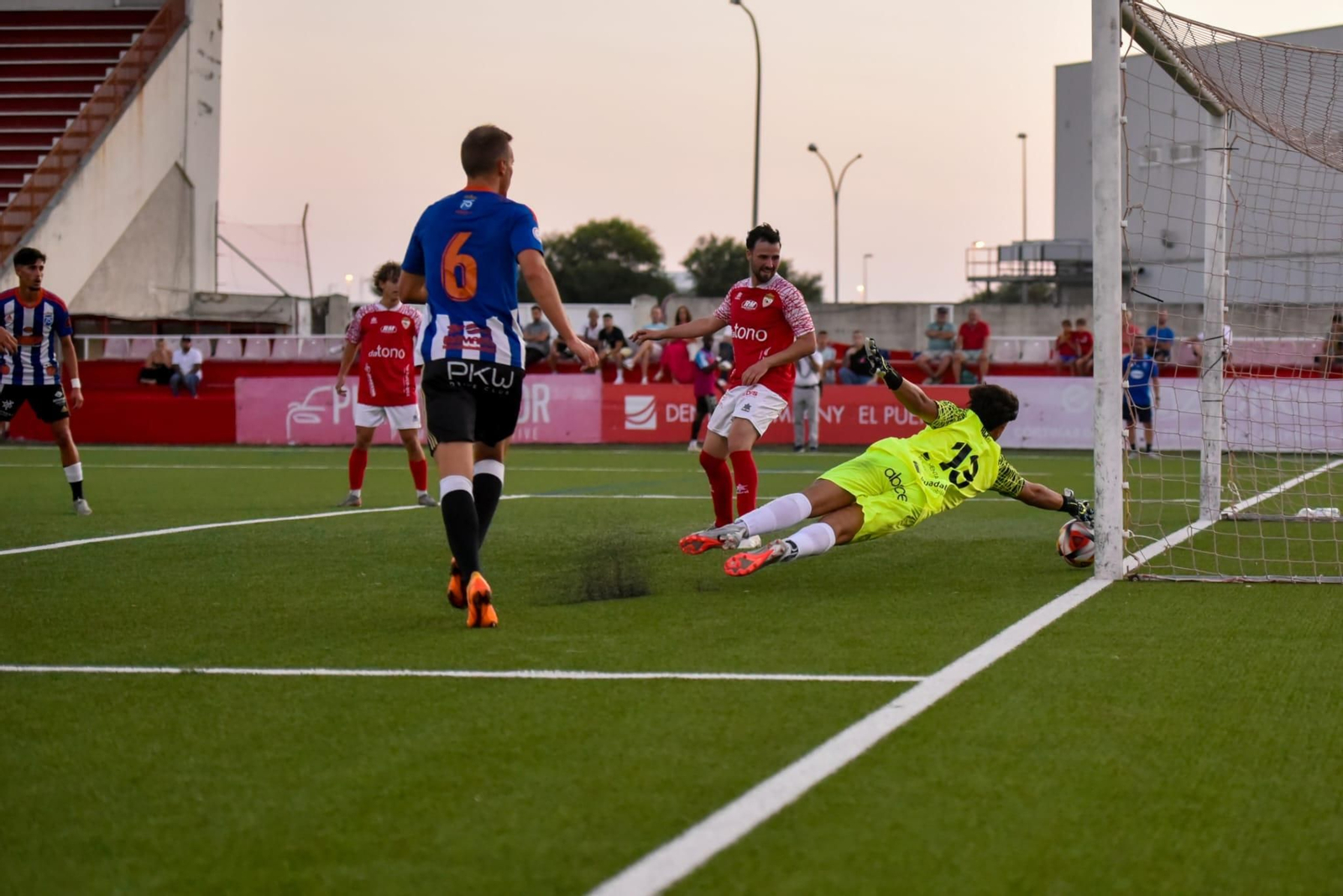 Las imágenes de la victoria del Xerez CD en el Trofeo Ciudad de El Puerto Las imágenes de la victoria del Xerez CD en el Trofeo Ciudad de El Puerto