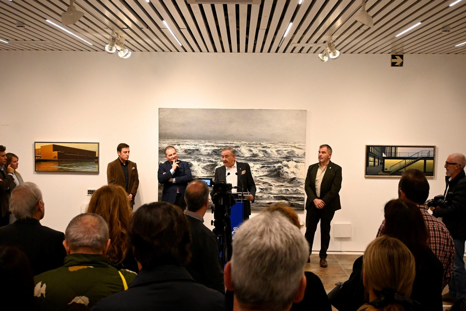 Momento de la inauguración de la exposicón.