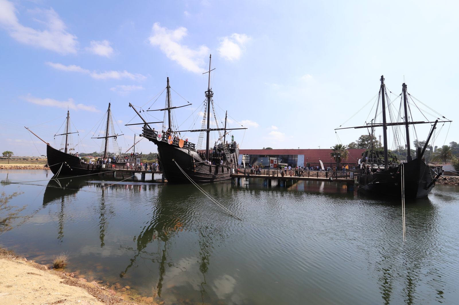 Imágenes de la jornada de puertas abiertas en el Muelle de las Carabelas
