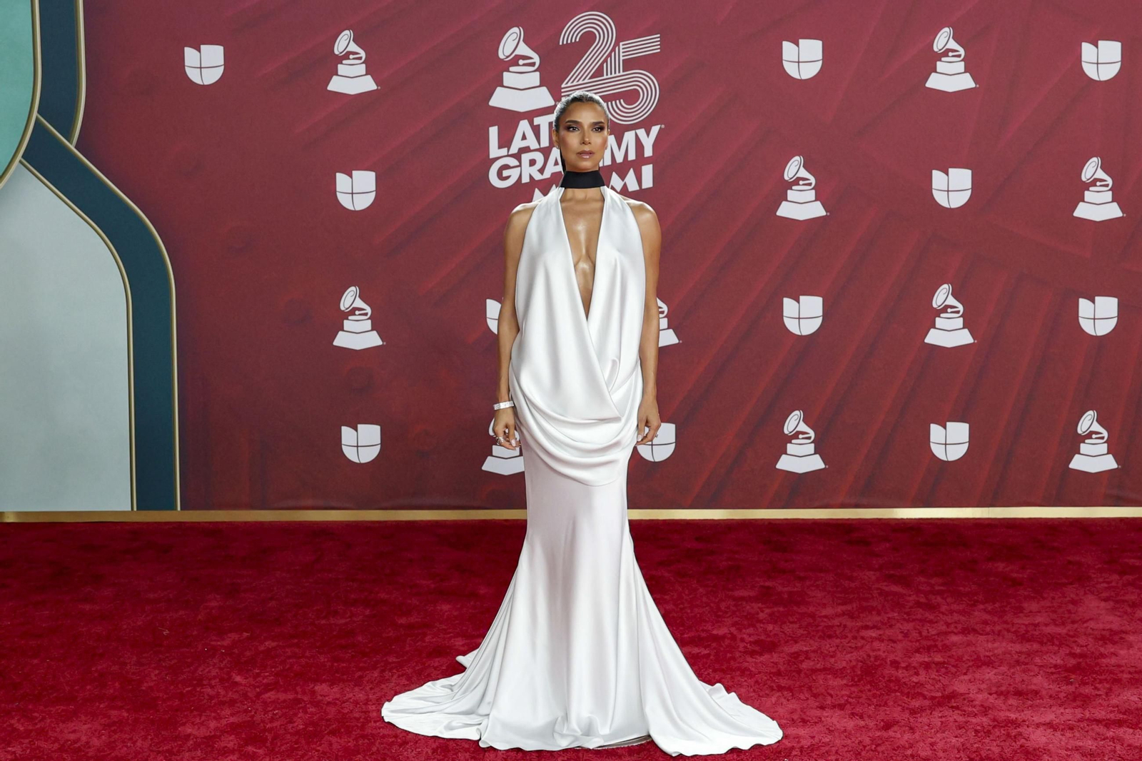 Todos los famosos, tendencias y curiosidades en la alfombra roja de la 25 edición de los Grammy Latinos
