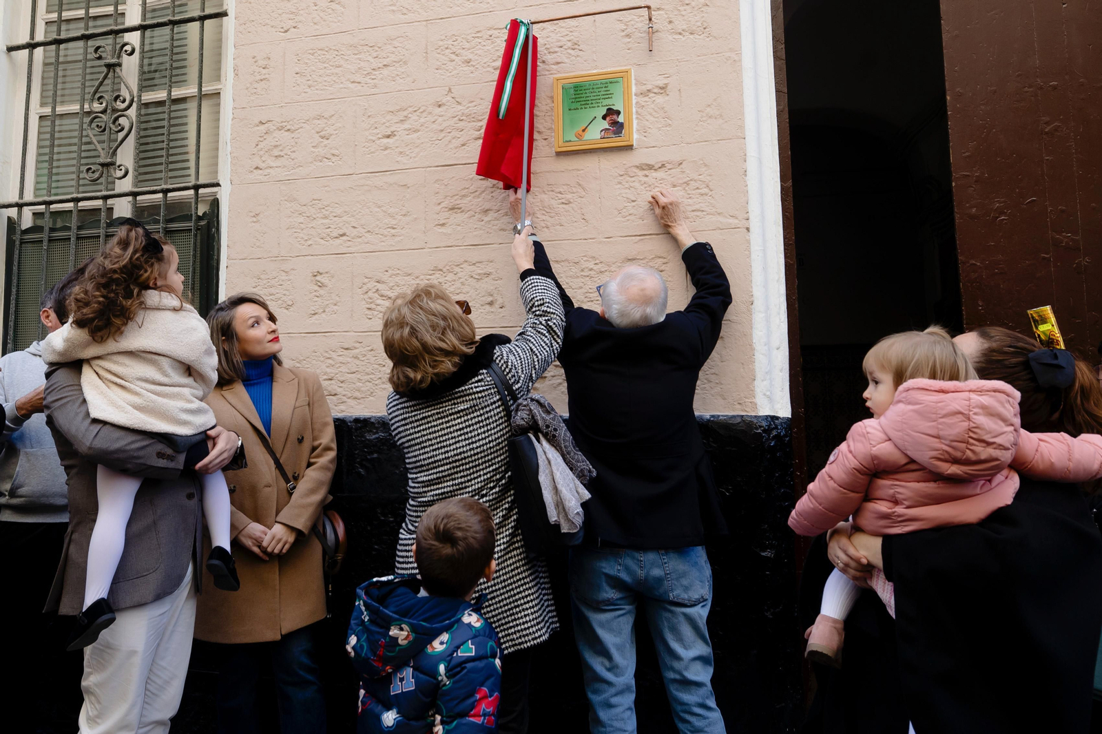Imágenes del coro de Julio Pardo, en el descubrimiento de la placa en la casa natal del corista Imágenes del coro de Julio Pardo, en el descubrimiento de la placa en la casa natal del corista