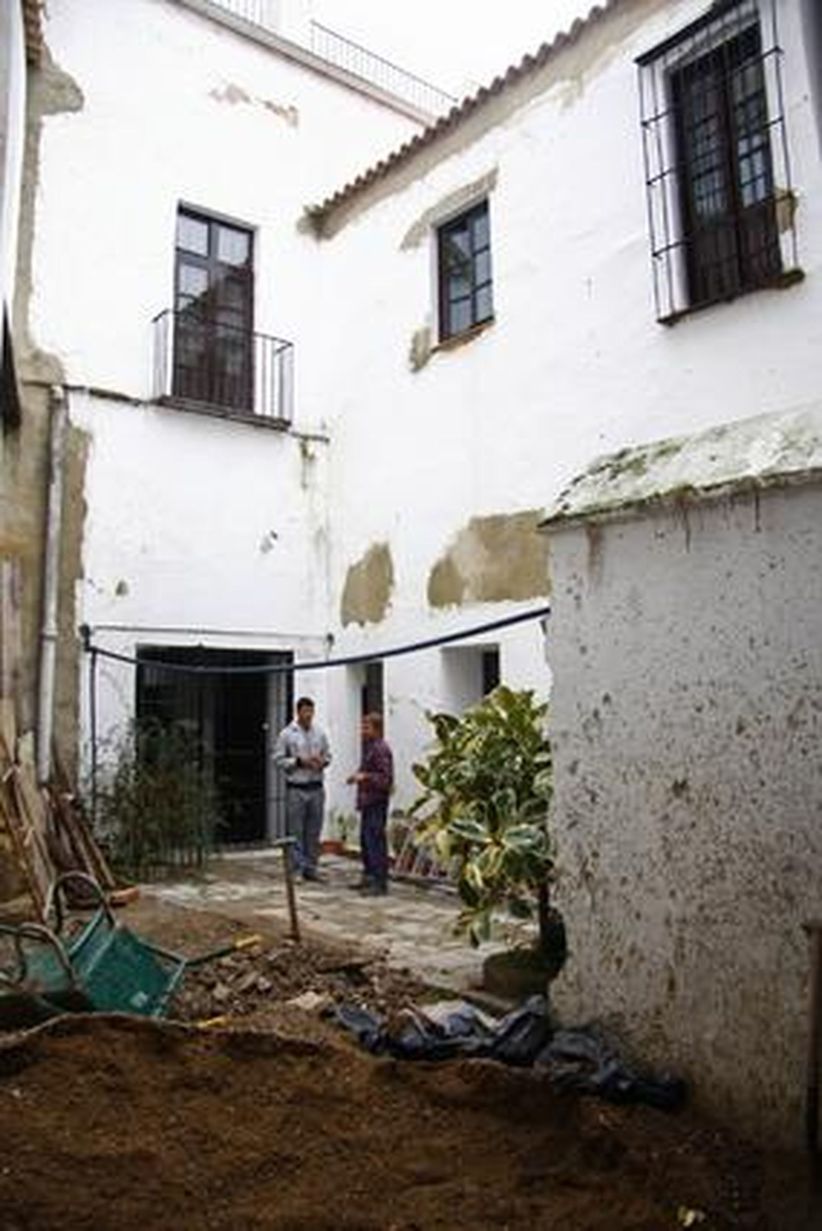 El convento Madre de Dios muestra unos tejados, esculturas, pinturas y muros plagados de desperfectos que demuestran su mal estado de conservación.

Foto: Belén Vargas