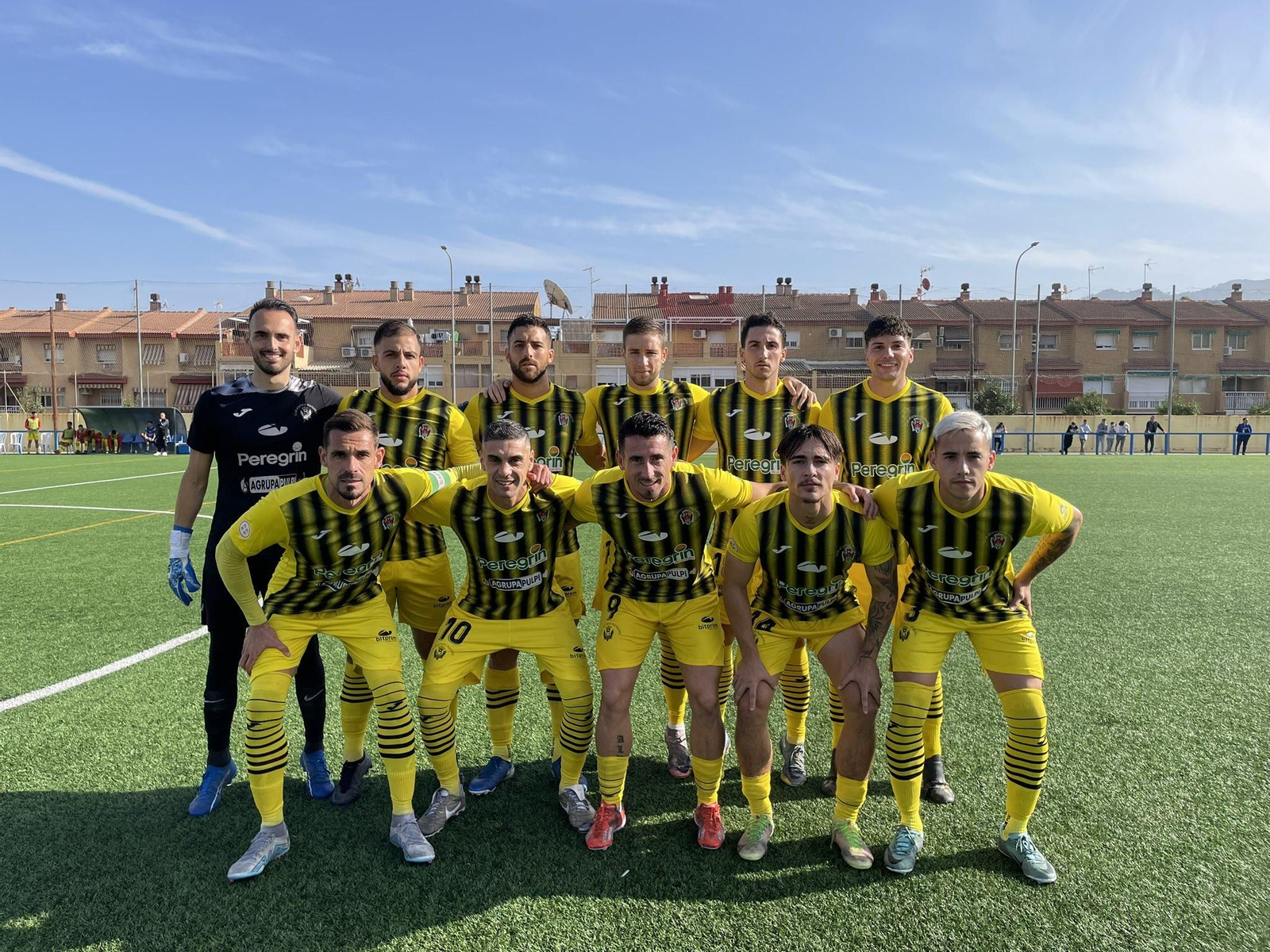 Once presentado por el conjunto rojinegro, que vistió con su segunda equipación, en su visita a El Palmar.