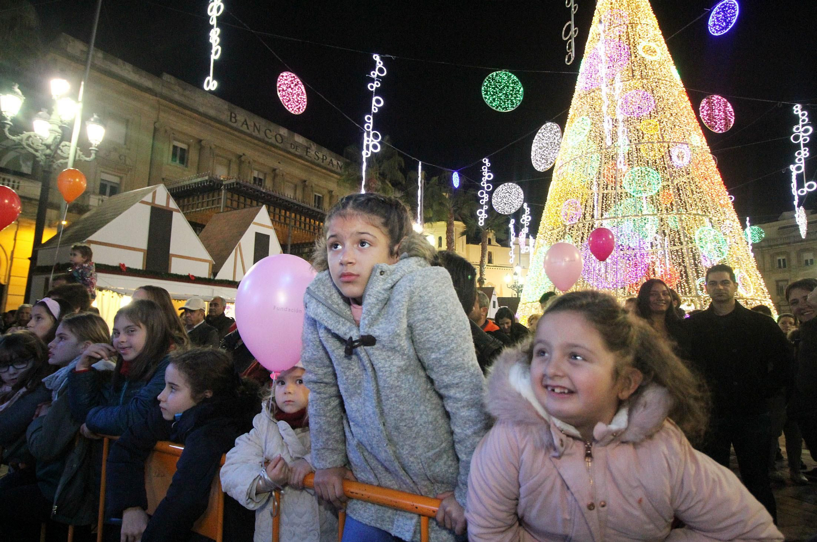 Pepe El Marismeño y el Coro de Emigrantes ponen voz al Cuentacuentos de Huelva Información, en imágenes