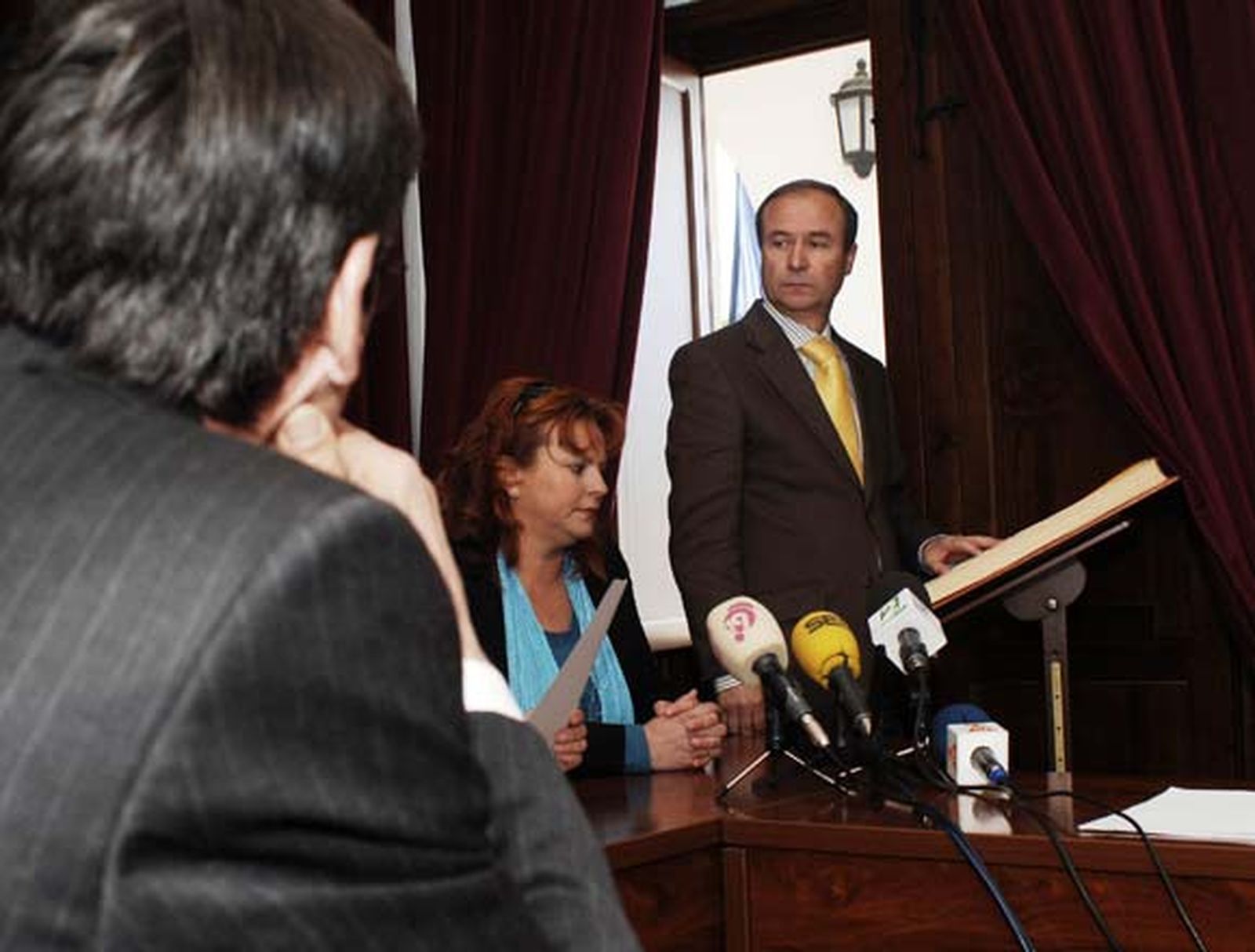 El PSOE logra la alcaldía de Benaocaz tras la moción de censura contra el PP